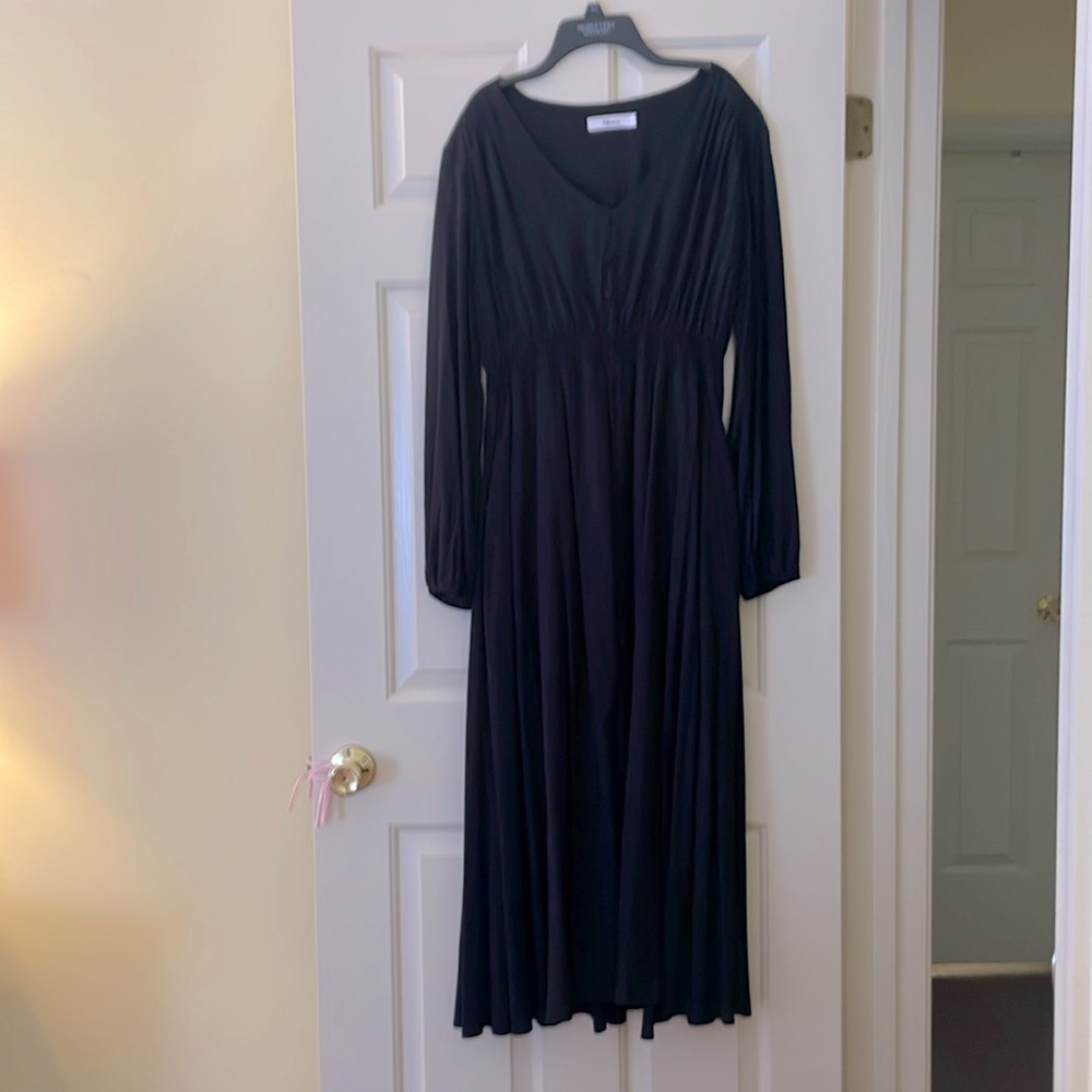 Black long sleeved dres